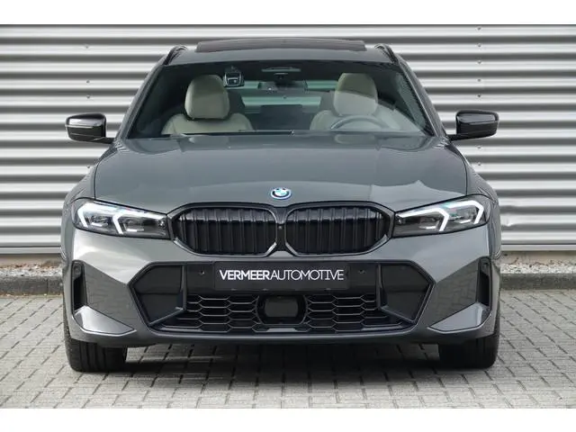 BMW 3-serie Touring 330e M-Sport Pro | Panodak | Trekhaak | H&K | HUD | Carbon | Memory | ACC |