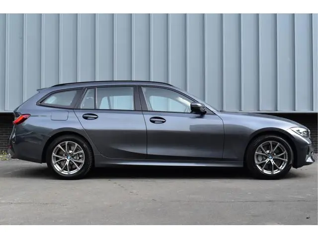 BMW 3-serie Touring 330i High Executive Aut. | Sfeerverl | Stoelverwarming | Navi | Deal. OH