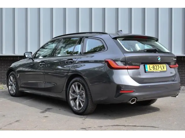 BMW 3-serie Touring 330i High Executive Aut. | Sfeerverl | Stoelverwarming | Navi | Deal. OH