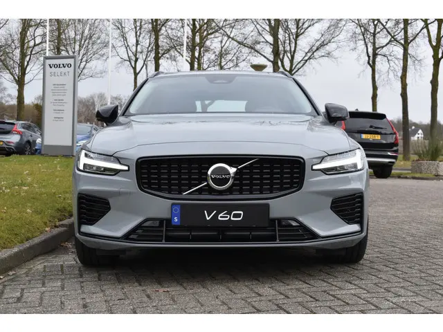 Volvo V60 T8 455PK Plug-in hybrid AWD Plus Perform. Ed. Dark | Polestar | 19"LMV | Leder | Blis | AC...
