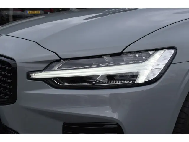 Volvo V60 T8 455PK Plug-in hybrid AWD Plus Perform. Ed. Dark | Polestar | 19"LMV | Leder | Blis | AC...