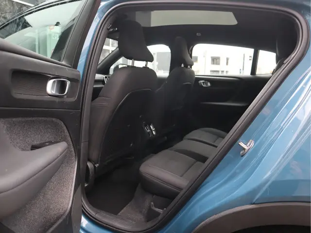 Volvo C40 Recharge Twin Intro Edition 78 kWh Navi / Trekh / Pano / 360Camera / Carplay / Stuur-Stoel...