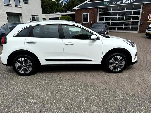 Kia e-Niro DynamicLine 64 kWh SOH 95.8%, Trekhaak, Camera, App Connect