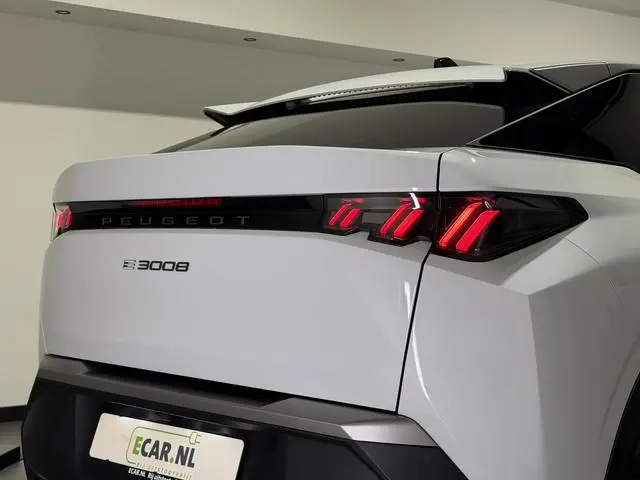 Peugeot e-3008