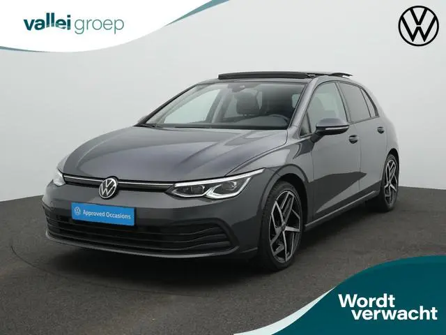 Volkswagen Golf 1.0 eTSI 110 pk DSG Life | Panoramadak | Geheugen-/massagestoel | IQ Light | Achteru...