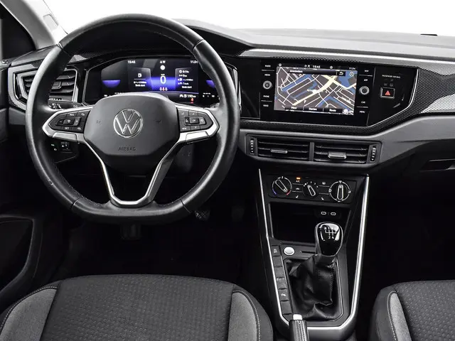 Volkswagen Polo 1.0TSI/95PK Life · Stoelverwarming · Apple/Android Car Play · Navigatie · Camera · G...