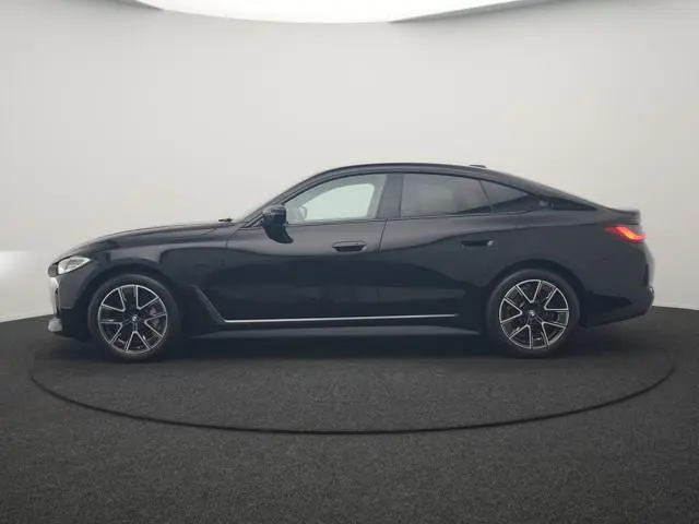 BMW i4 eDrive 35 70 kWh 286pk Dealer O.H | SOH 96,3% | Adaptive Cruise | Camera | Lederen Sportstoel...