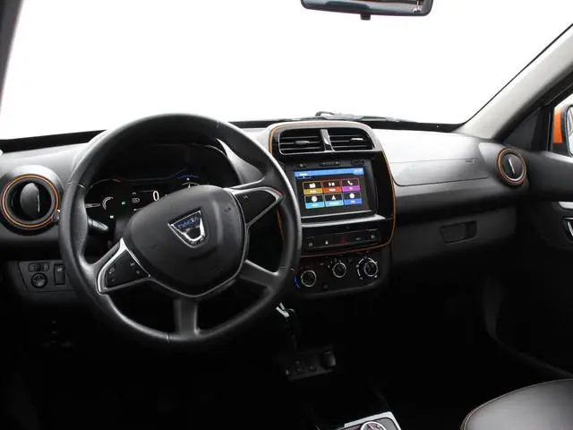 Dacia Spring Comfort Plus (Orange Pack) 27 kWh Airco Cruise Control Navigatie Camera Licht metalen v...