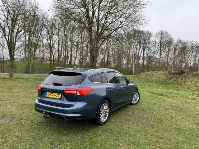 Ford Focus Wagon 1.5 EB 150PK Titanium Business | TREKHAAK WEGKLAPBAAR | BLIS | COMFORTSTOELEN | LED...