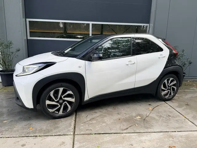 Toyota Aygo X 1.0 VVT-i MT Play Camera Apple Carplay Lichtmetalen velgen Climate Control