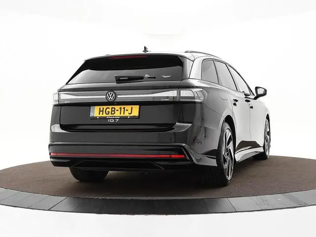 Volkswagen ID.7 Tourer Pro S Business 86 kWh 286pk · SOH 98,1% · Panoramadak · 360 Camera · Warmtepo...