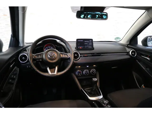 Mazda 2 1.5 Skyactiv-G Luxury | Camera | LED | NAP | Dealer onderhouden | Nwe APK |