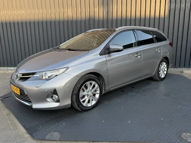 Toyota Auris Touring Sports 1.8 Hybrid Lease+ | Panodak | Stoelverw. | Parkeersensoren V&A | Camera...