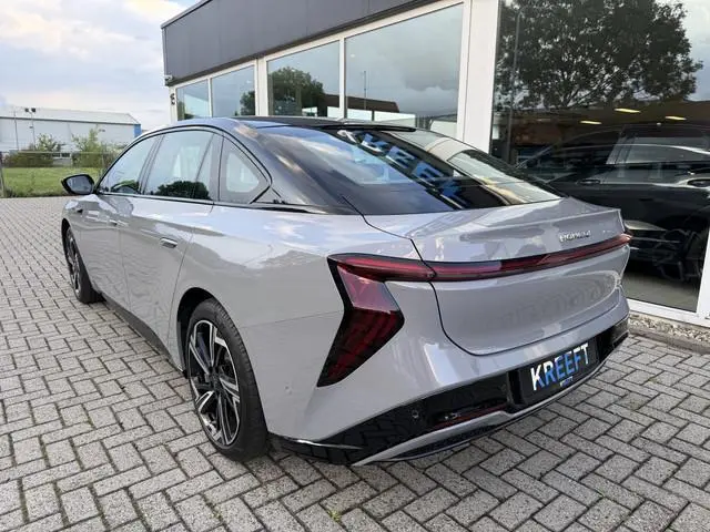 Hongqi EH7
