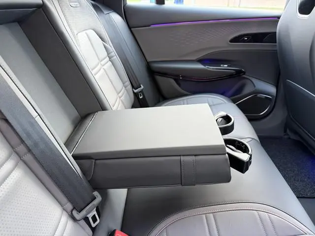 Hongqi EH7