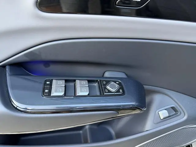 Hongqi EH7
