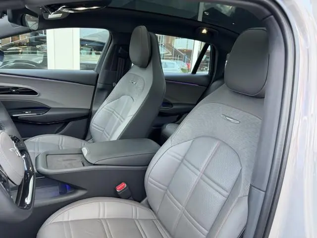 Hongqi EH7