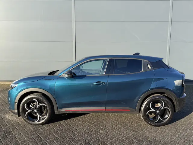 Alfa Romeo Junior 1.2 Turbo Hybrid Ibrida Sport Speciale (Elektrische Klep - LED - Keyless Entry - P...