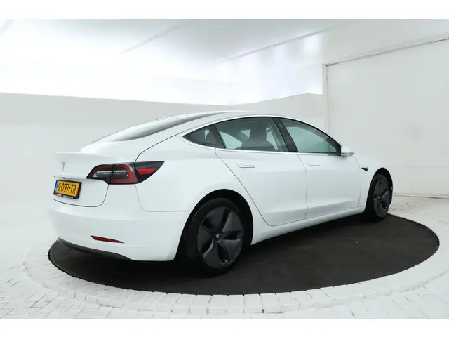 Tesla Model 3 Standard RWD Plus 60 kWh 1000 Kilo trekgewicht!