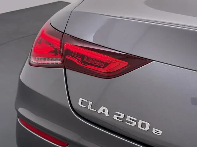 Mercedes-Benz CLA-klasse 250e AMG // SoH 92,2% // Keyless Entry // Sfeerverlichting // Camera // 19"...