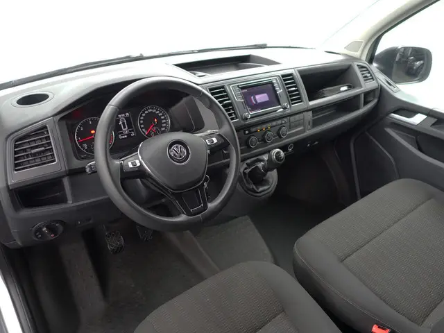 Volkswagen Transporter 2.0 TDI Euro 6 L2 Caravelle- Dubbele Cabine, 6 Pers, Stoelverwarming, Navigat...