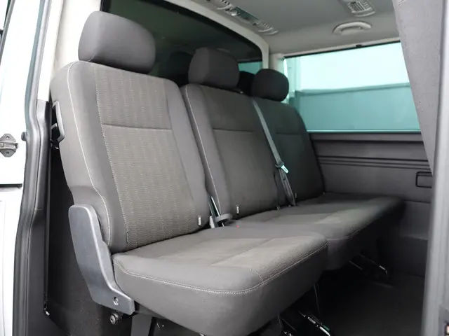 Volkswagen Transporter 2.0 TDI Euro 6 L2 Caravelle- Dubbele Cabine, 6 Pers, Stoelverwarming, Navigat...