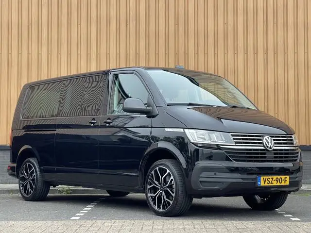 Volkswagen Transporter 2.0 TDI L2H1 30 DC Multivan | Automaat | Trekhaak | Navigatie | DAB | Apple C...