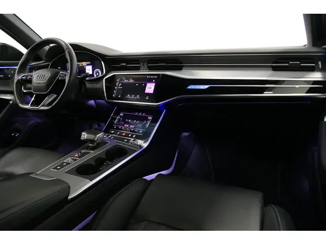 Audi A6 Avant 55 TFSI e quattro Competition / S6 Diffuser / Maxton Design Bodykit V.2 / Panoramadak / HD Matrix LED / Elektr. verstelbare voorstoelen + memory / HUD / Elektr. wegklapbare trekhaak / Apple Carplay - Android Auto / Stoelverwarming / Adaptive Cruise Control / 21'' LMV / Achteruitrijcamera / Valcona lederen bekleding / Dodehoek detectie / Draadloze telefoonlader