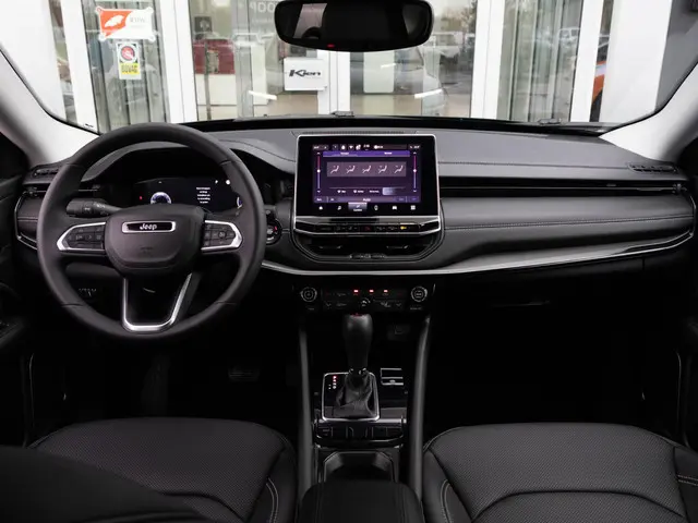 Jeep Compass 1.5T e-Hybrid S | Lederen bekleding met memory | Stoel verkoeling | ACC | LED |