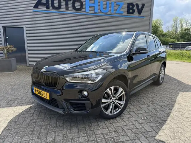 BMW X1 sDrive18i Executive Sportstoelen LED Trekhaak 18 Inch Navigatie Stoelverwarming Lendesteunver...
