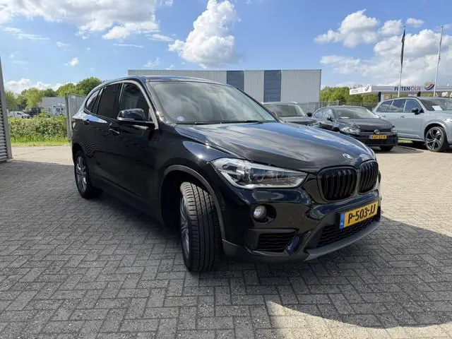 BMW X1 sDrive18i Executive Sportstoelen LED Trekhaak 18 Inch Navigatie Stoelverwarming Lendesteunver...