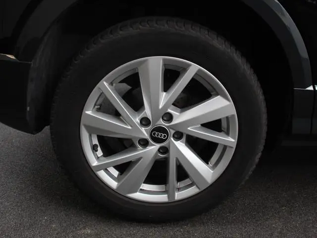 Audi Q2 35 TFSI S Edition Climate control Cruise control Voorstoelen verwarmd Parkeersensoren achter...