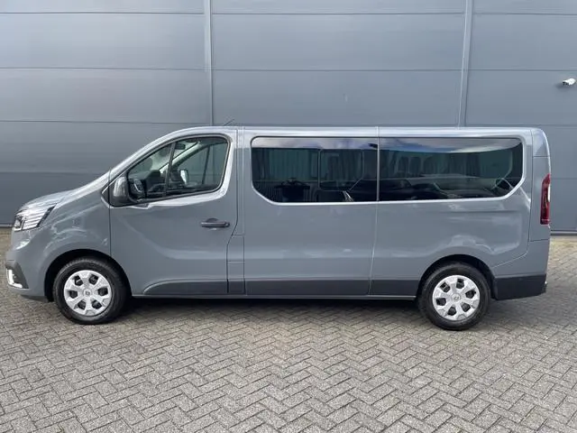 Renault Trafic 150pk L2H1 Grand Luxury (Trekhaak - Camera - LED - 9 pers - Navigatie - Apple Carplay...
