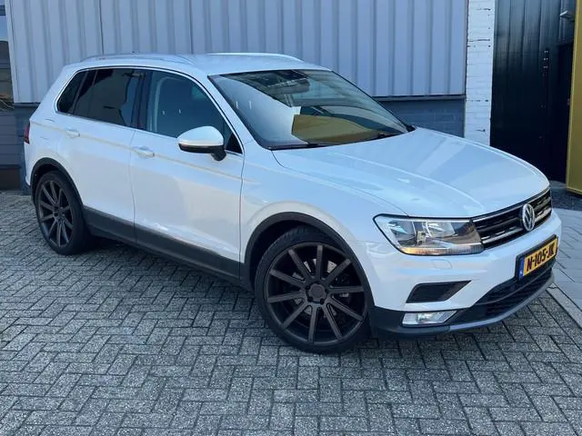 Volkswagen Tiguan 2.0 TSI 4Motion Highline Navi Camera Keyless 21 Inch