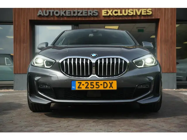BMW 1-serie 118i High Executive M Pakket Panoramadak Cruise Stoelverw. LED 19''LM