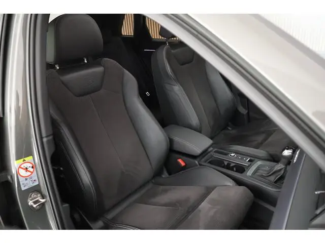 Audi Q3 40 TFSI 190pk quattro edition one Trekhaak Camera Keyless Virtual Cockpit Panoramadak Naviga...