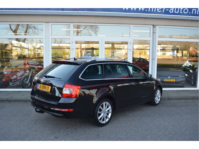 ŠKODA Octavia Combi 1.4 141PK TSI Greentech Ambition Businessline ✅ Trekhaak ✅ PDC ✅ Orig. NL ✅ NAP...
