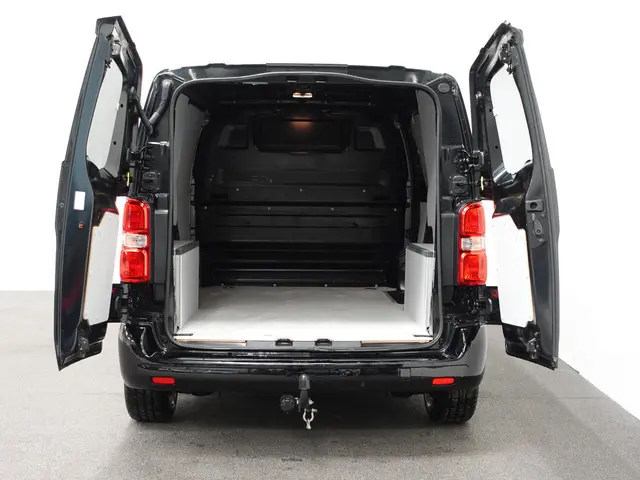 Peugeot Expert 100pk L2H1 Premium Apple Carplay / Android Auto Cruise control Airco DAB+ 3zits Licht...