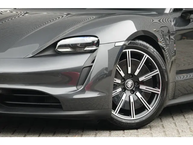 Porsche Taycan 4S Performance 84 kWh Sport Chrono Plus | Pano | Massage | HUD | Memory | Inno Drive...