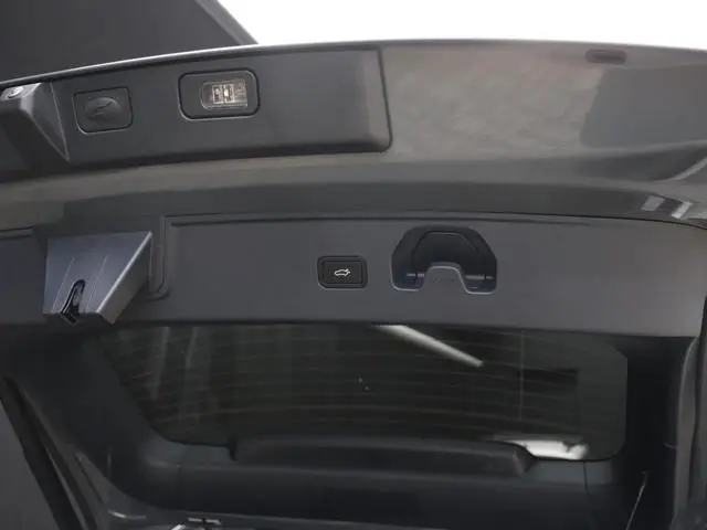 Lynk & Co 02