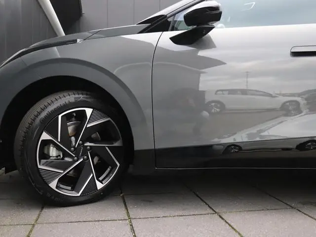 Lynk & Co 02