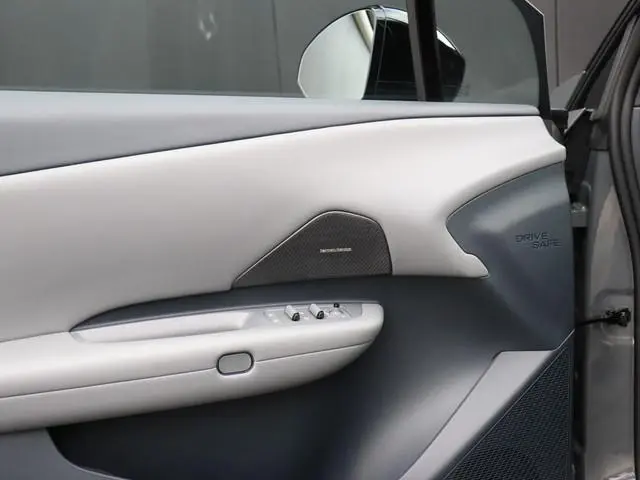 Lynk & Co 02