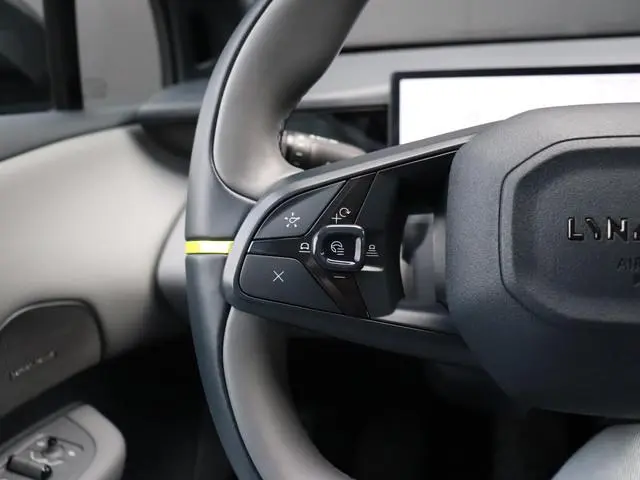 Lynk & Co 02