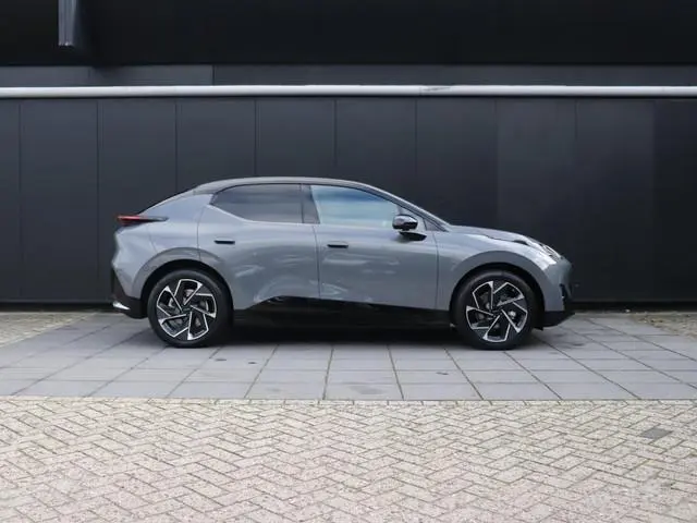 Lynk & Co 02