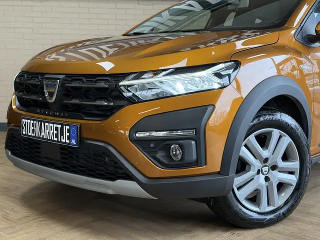 Dacia Sandero Stepway 1.0 TCe 90 AUT Comfort | Navi | Camera | Clima | Carplay | Cruise control | PD...
