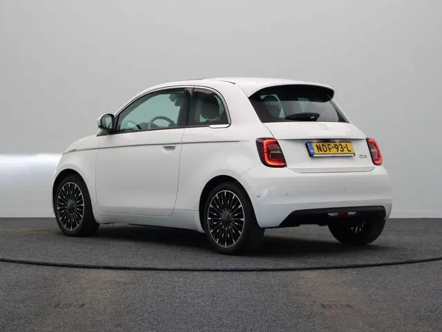 Fiat 500 La Prima 42 kWh | Panoramadak | Achteruitrijcamera | Stoelverwarming | 312km WLTP |