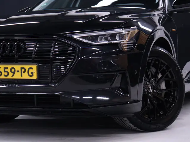 Audi e-tron 55 quattro Business edition 95 kWh [LUCHTVERING, MEMORY SEATS, CRUISE CONTROL, BLUETOOTH...