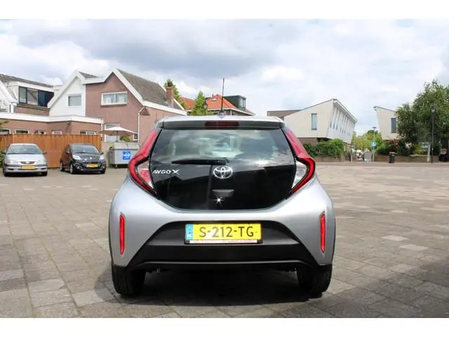 Toyota Aygo X 1.0 VVT-i MT Play