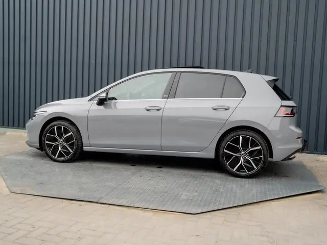Volkswagen Golf 1.5 eTSI 50 Edition | Panodak | Trekhaak wegkl. | Stoelgeheugen | Side Assist | Head...