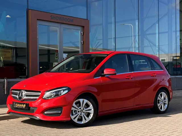 Mercedes-Benz B-klasse B180 | Navi | Half leder | Stoelverwarming | Trekhaak | Sfeerverlichting